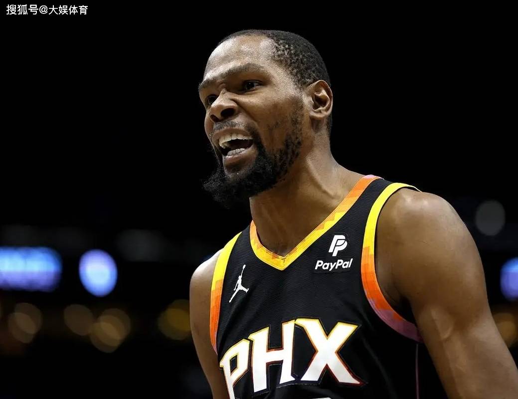 杜兰特回归赛场，突破纪录首场状态亮眼，巴塞罗那观众沸腾！